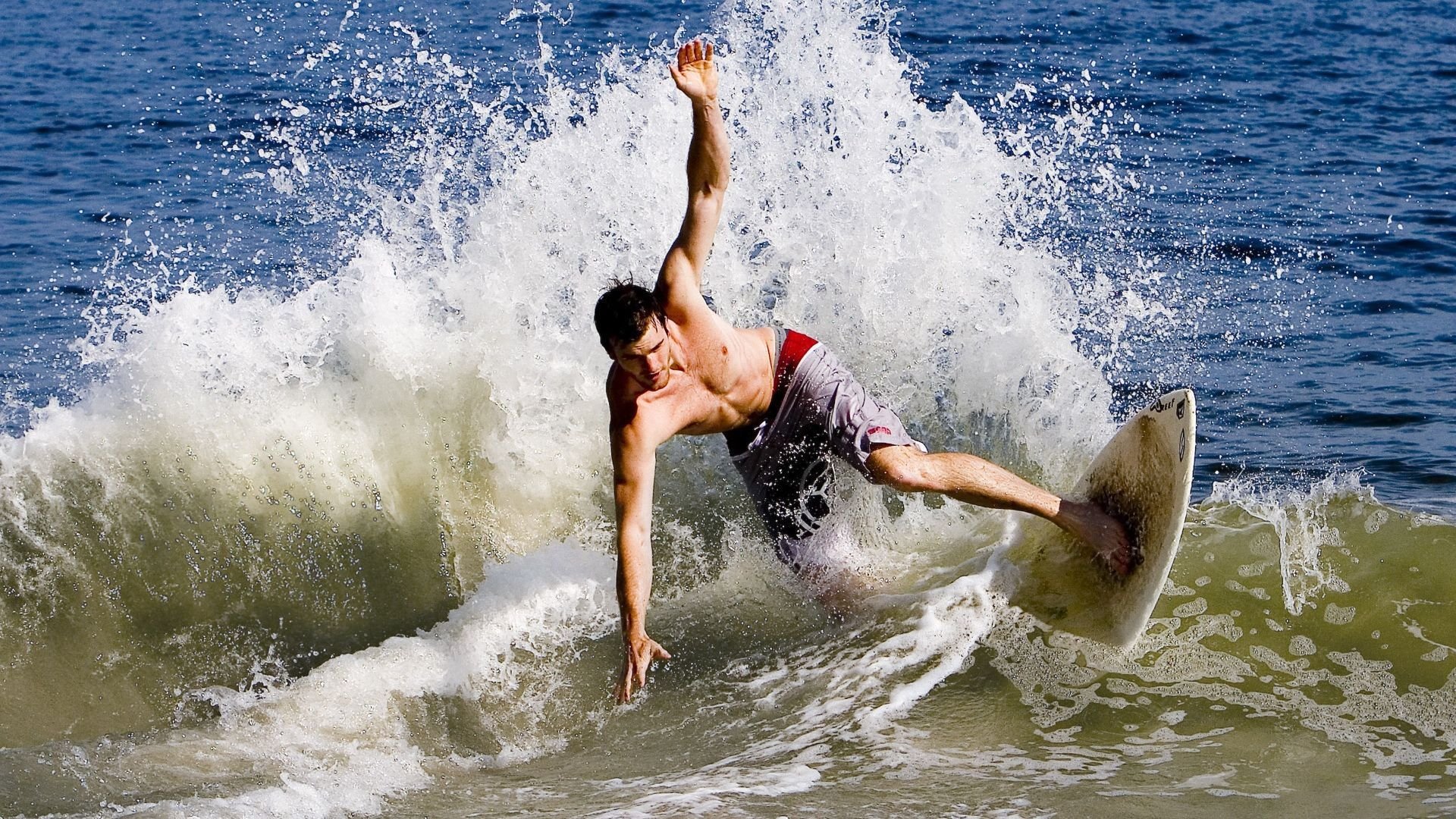 开云体育官网-浙江队斩落魔术，英格拉姆在F1新赛季揭幕战接管比赛  第2张