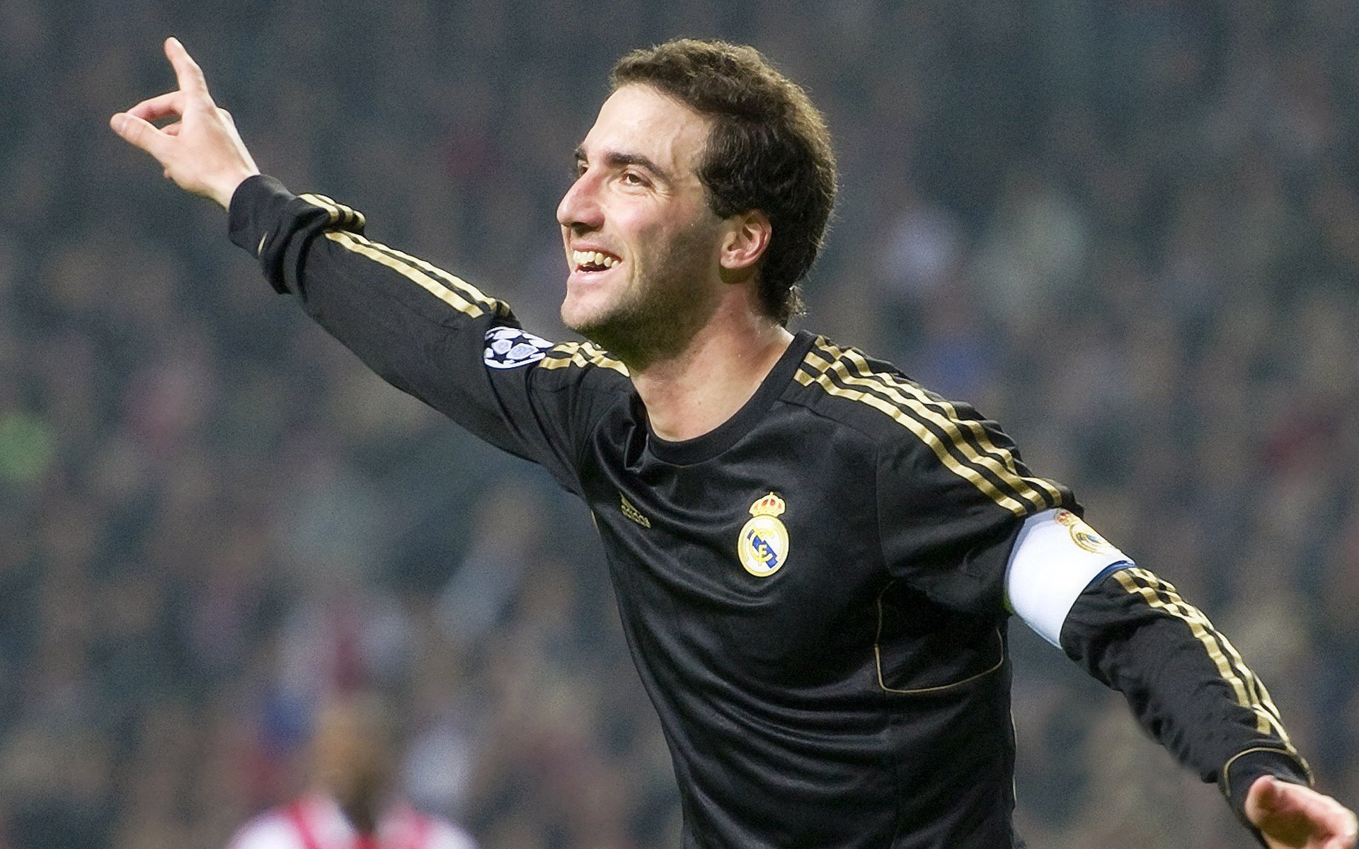 世界杯2026-加维的怒吼，当足球成为战火中的精神堡垒